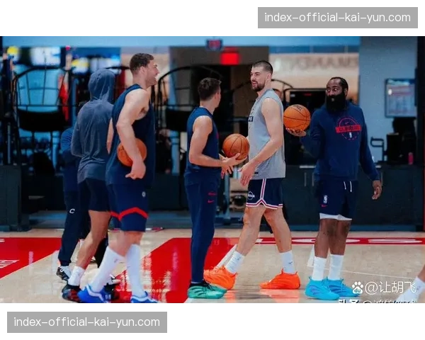 特写：告别战？快船主场为保罗-乔治播放致敬视频引发猜想